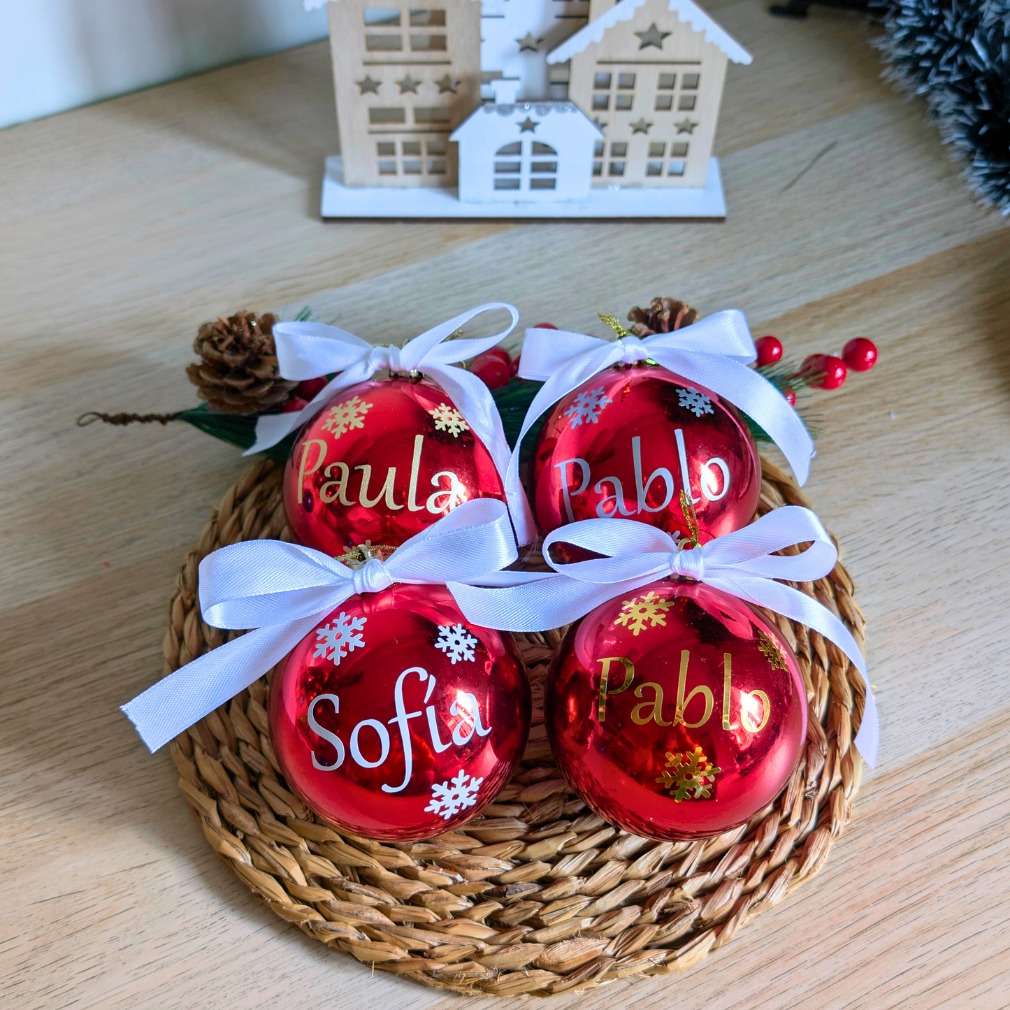Bola de Navidad Roja Personalizada con Nombre – 7 cm