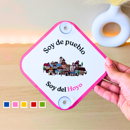 Placa personalizada para coche “Soy de pueblo” Rosa